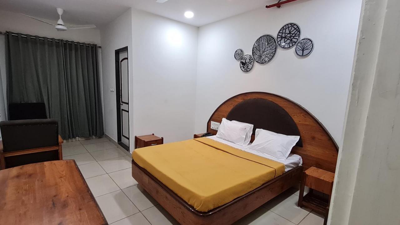 Hotel Tirth Ankleshwar Екстериор снимка